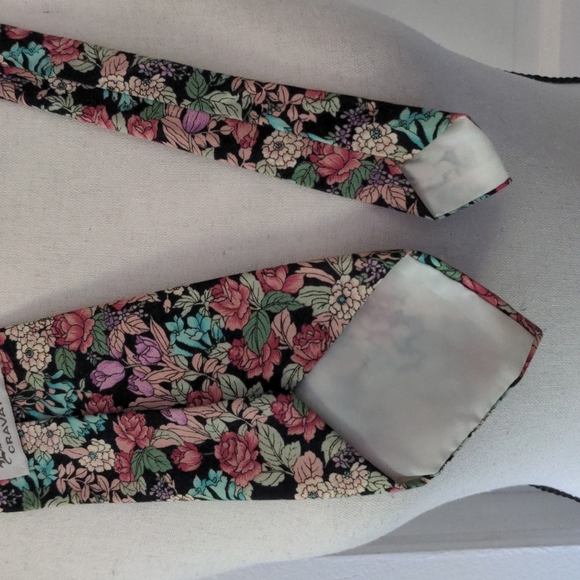 Vintage Floral Tie by Excello Cravats - Picture 4 of 4